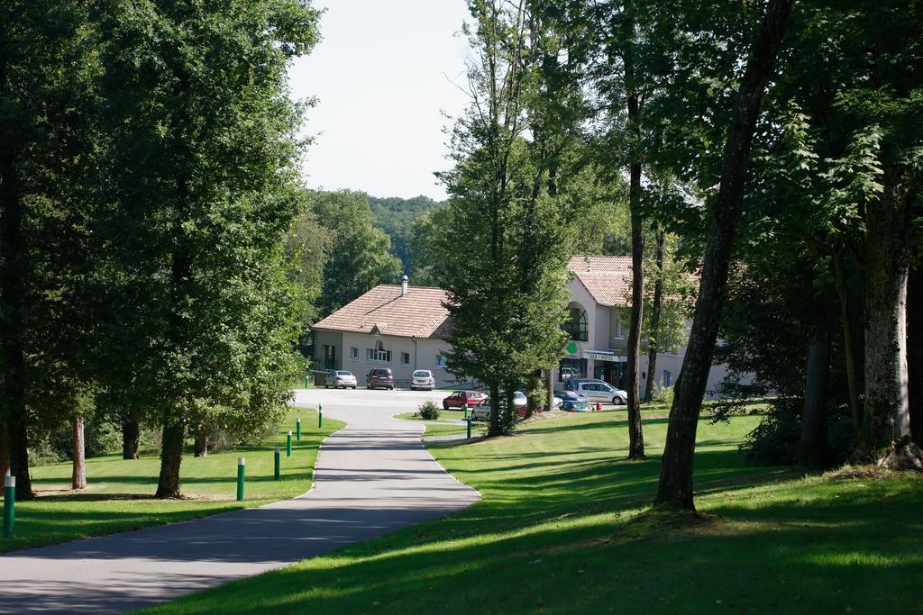 Logis Hotel - Restaurant Le Tulipier Vienne-le-Chateau Номер фото