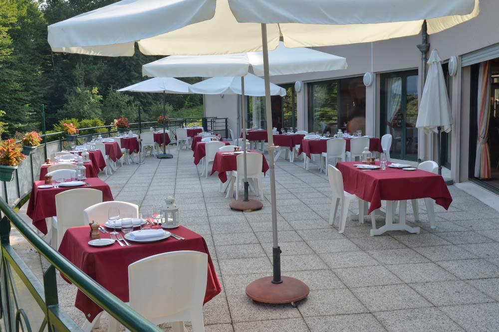 Logis Hotel - Restaurant Le Tulipier Vienne-le-Chateau Экстерьер фото